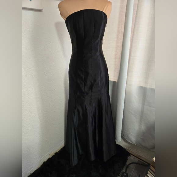 Jessica McClintock Dresses & Skirts - Jessica McClintock Elegant Black Strapless Gown